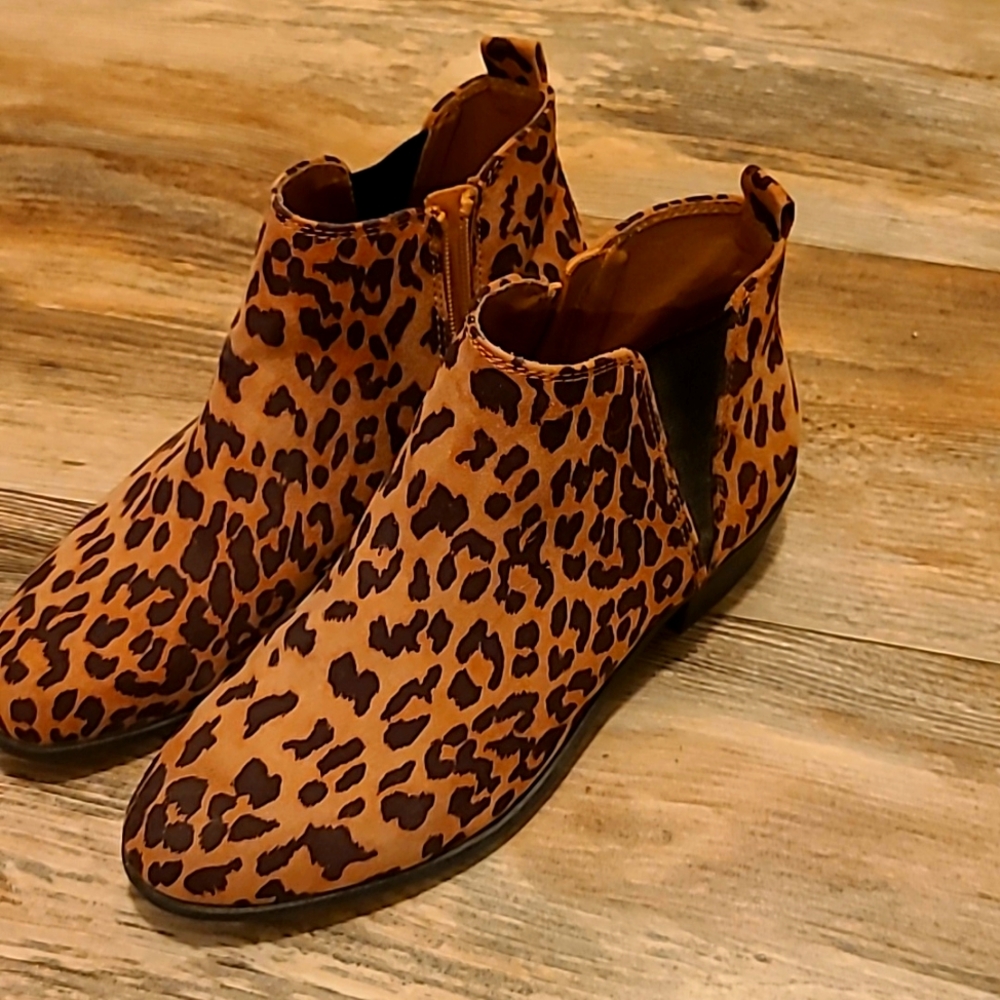 Leopard booties Womens size 9